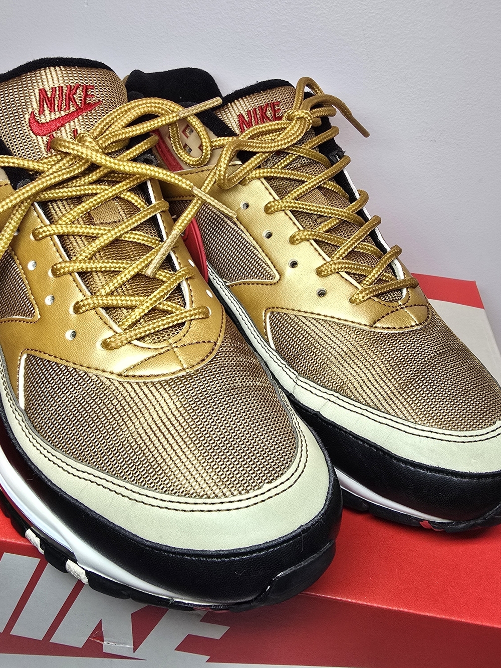 Nike Men's Gold/Red Air Max Lifestyle Sneakers - Picture 13 of 16
